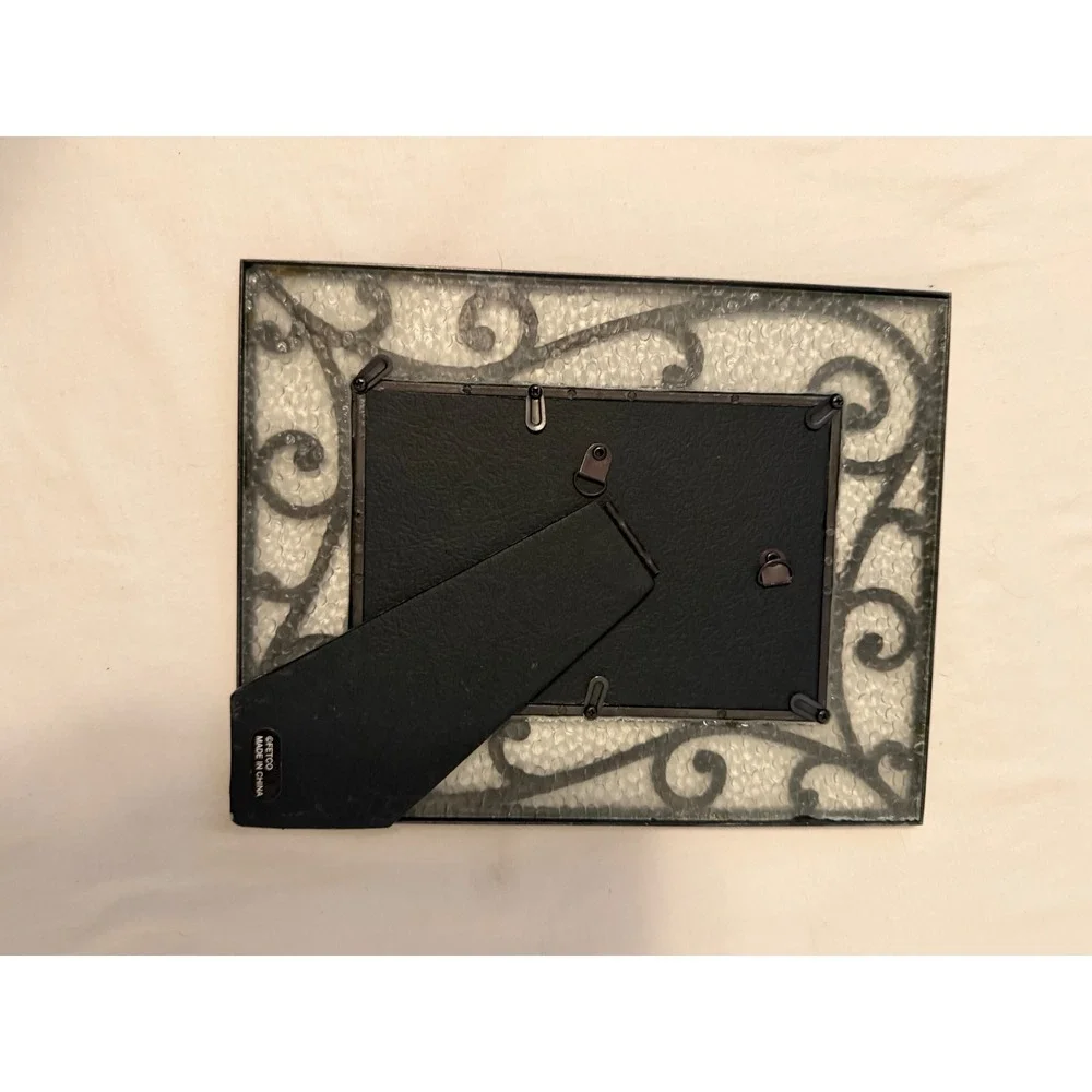Fetco Silver Metal Scrollwork Picture Frame 4x6 Textured Glass Tabletop Wall